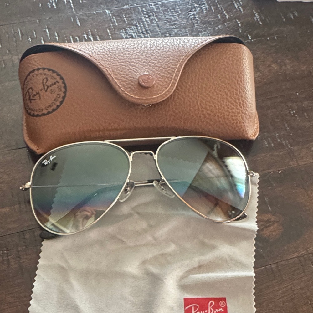 Ray-Ban Men’s‎ Aviator Sunglasses - Silver Frame with Green-Blue Lenses